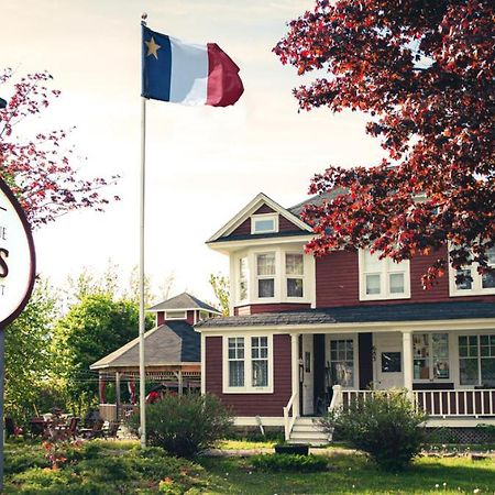 Complexe D'Hebergement La Maison Touristique Dugas Caraquet Εξωτερικό φωτογραφία