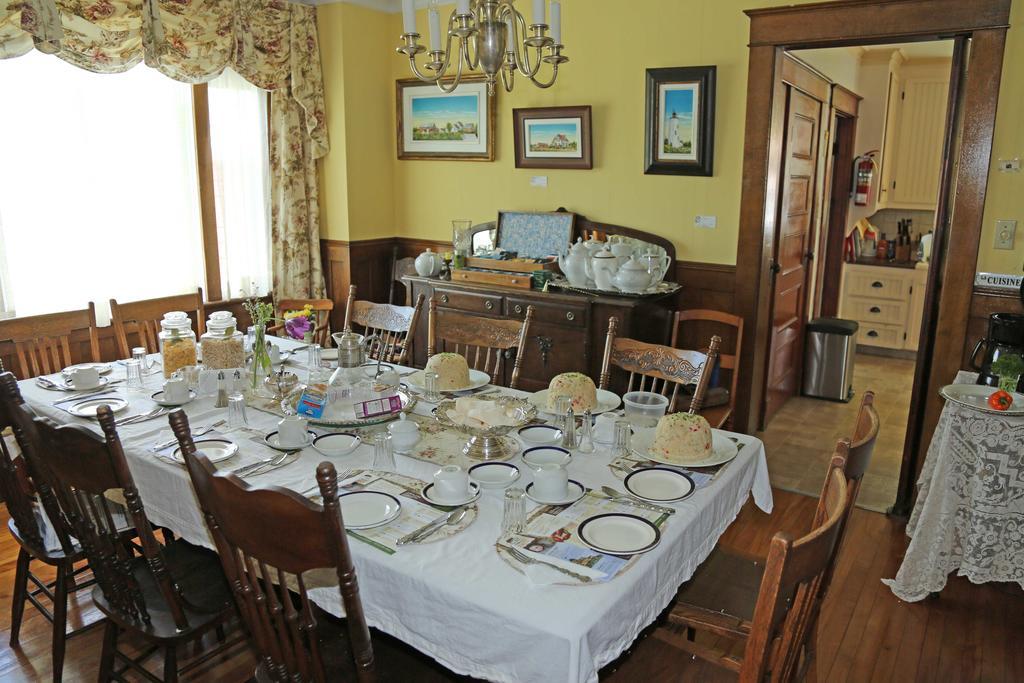 Complexe D'Hebergement La Maison Touristique Dugas Caraquet Εξωτερικό φωτογραφία